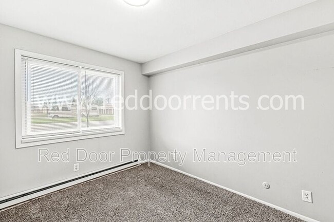 Building Photo - 10301 Medallion Dr