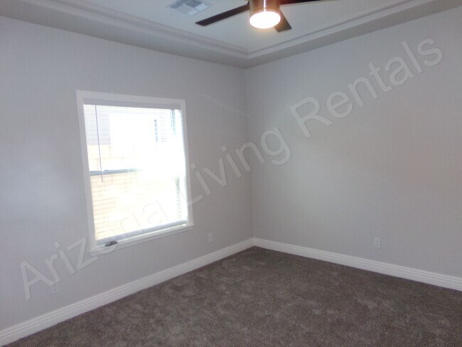 Building Photo - GORGEOUS 3 BEDROOM 2 BATHROOM HOME