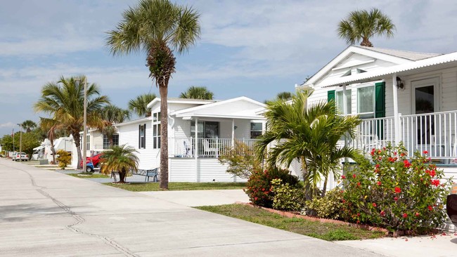 Siesta Bay RV Resort - Fort Myers, FL | Apartment Finder