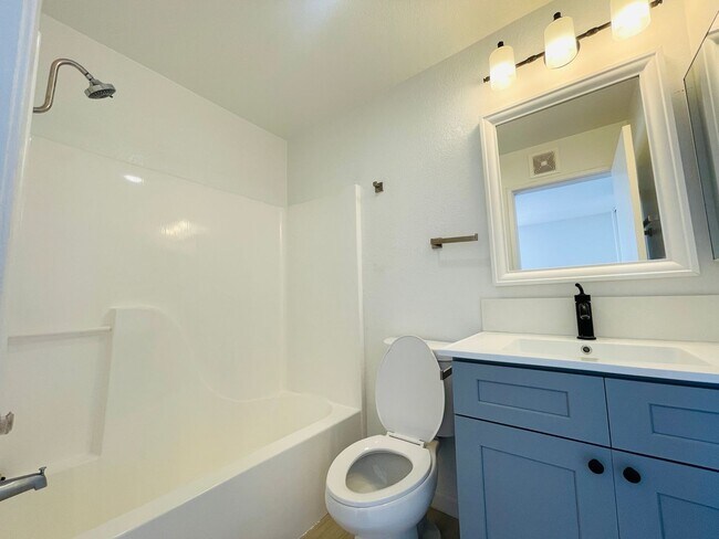 Building Photo - July Month's Rent $1000 Discount-Beautifully Upgraded 2 Bedroom Apartment For Rent!