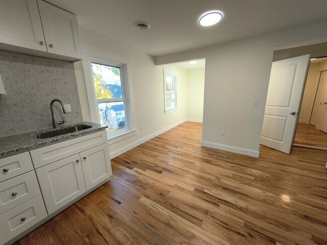 Building Photo - 386 Union Ave