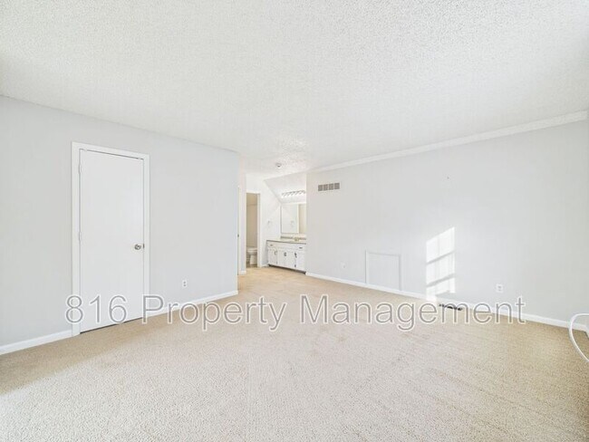 Building Photo - 7941 NW 79th Pl