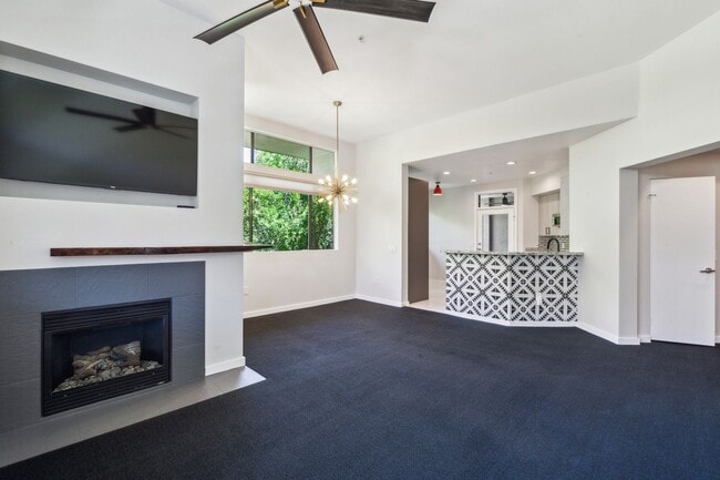 Building Photo - 2 Bed / 2 Bath Townhome at Biltmore, Palm ...