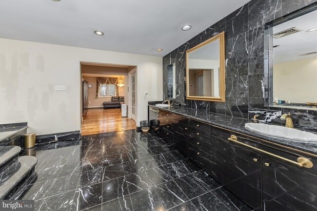 Building Photo - 1322 Commissioners Rd