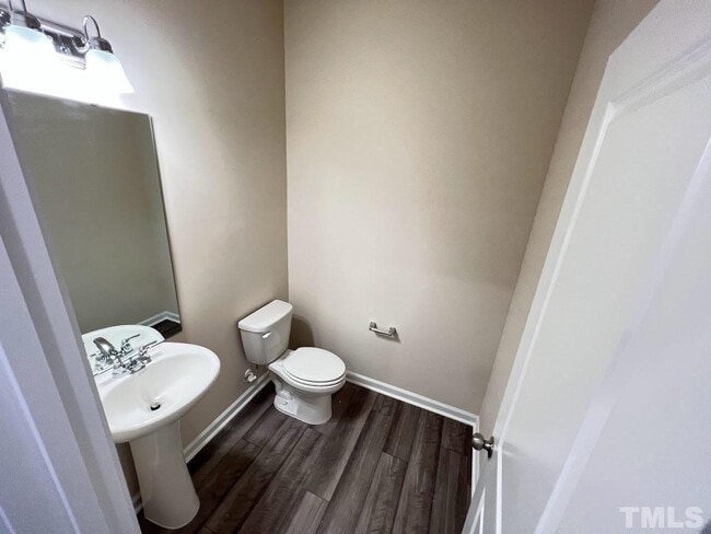 Building Photo - 3 Bedroom 2.5 Double Garage Townhome for Rent