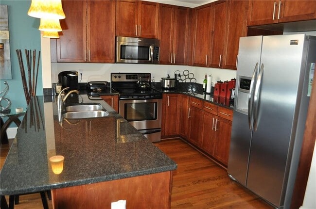 Building Photo - 943 N Ormewood Park Dr SE