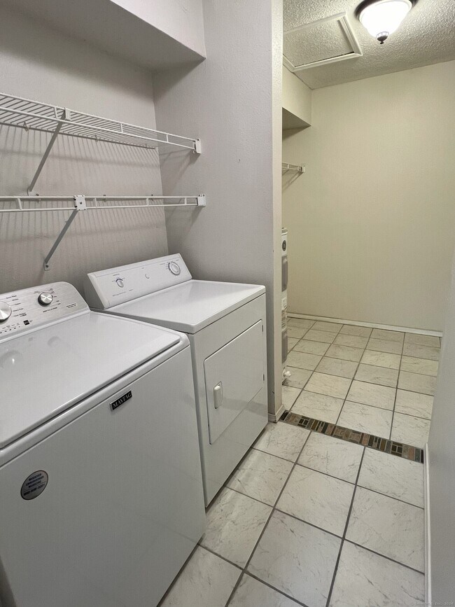 Building Photo - 91 Crown Knoll Ct
