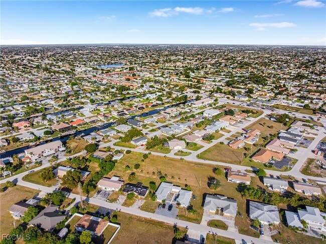 Building Photo - 4839 Tudor Dr