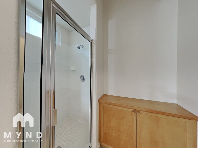 Building Photo - 6524 Greenlet Ave