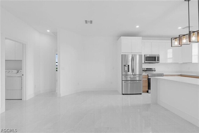 Building Photo - 2001 NW 25th Ave