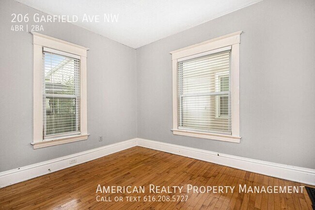Building Photo - 206 Garfield Ave NW