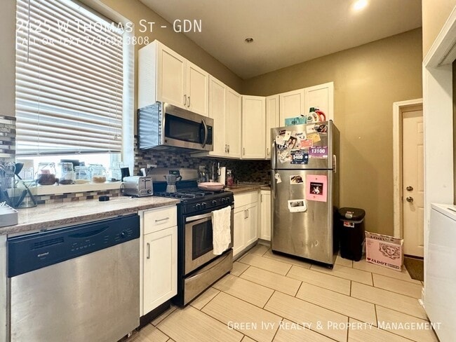 Building Photo - 2425 W Thomas St