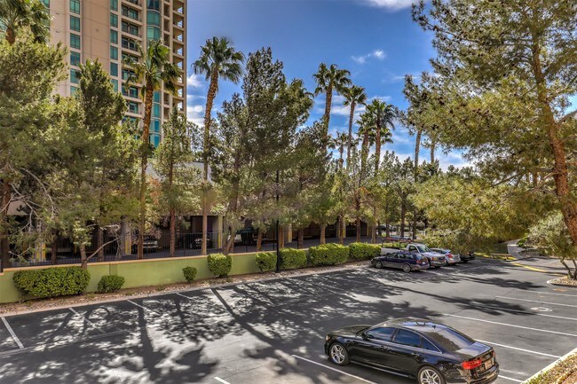 Building Photo - 260 E Flamingo Rd