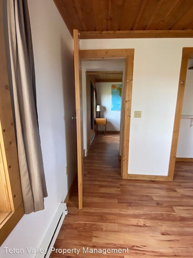 Building Photo - 2 br, 1 bath House - 5135 N 410 W Lower Unit