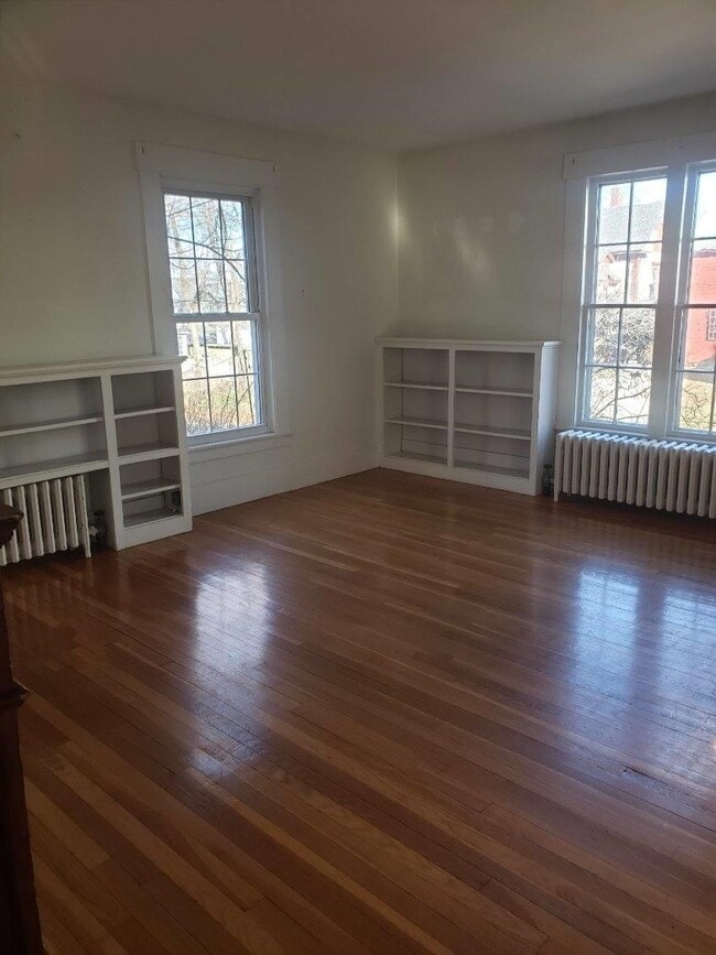 Building Photo - 5 Perry Ave