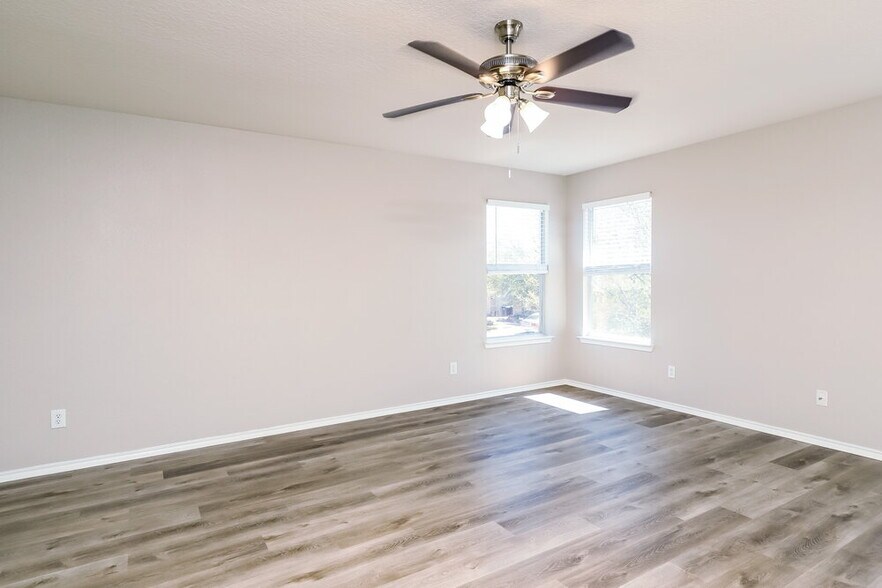Building Photo - 10503 Marigold Bay
