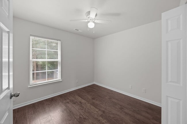 Building Photo - Charming Summerville Rental