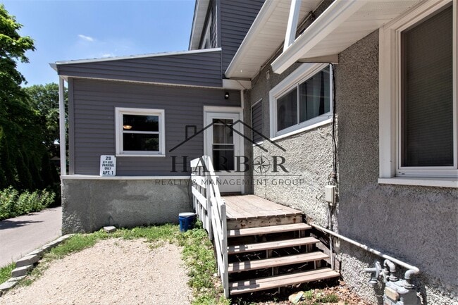 Building Photo - Spacious 2-Bedroom Living in the Heart of Rochester