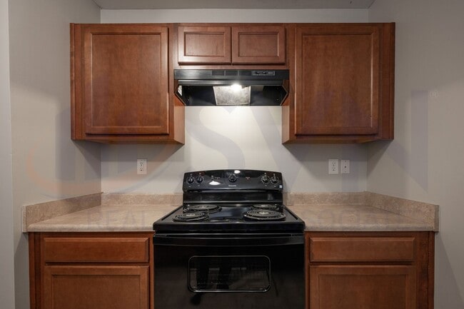 Building Photo - Welcome to this spacious 4-bedroom, 2.5-ba...