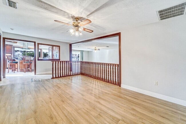 Building Photo - 5060 Porpoise Pl