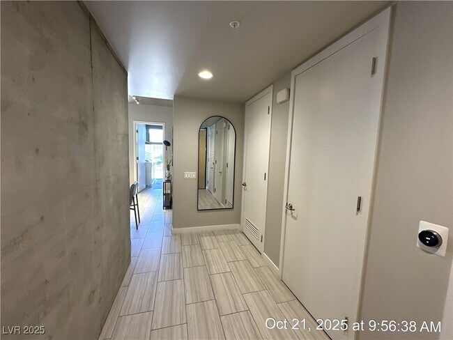 Building Photo - 353 E Bonneville Ave