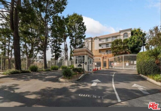 Building Photo - 4750 Templeton St