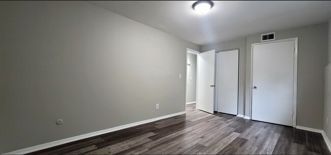 Building Photo - Beautiful 2 bedroom 1 bath apartment