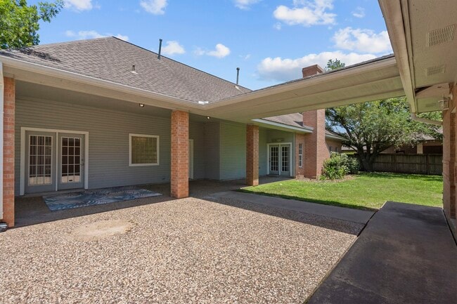 Building Photo - 616 Westwood Cir