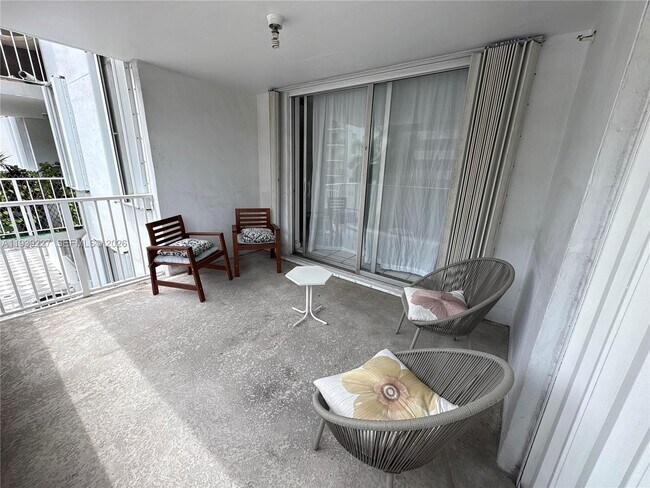 Building Photo - 1331 Lincoln Rd