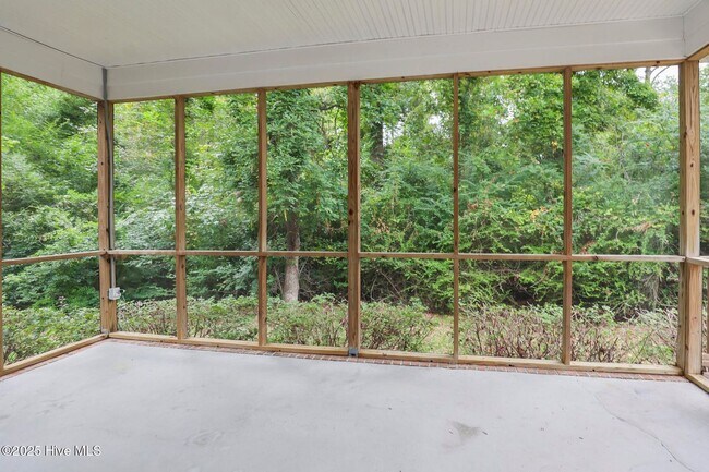 Building Photo - Rental Avail in Olde Point!