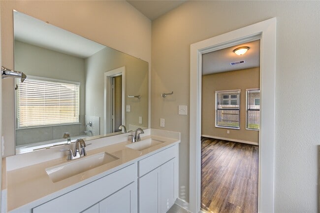 Building Photo - 6219 Lost Rdg Ln