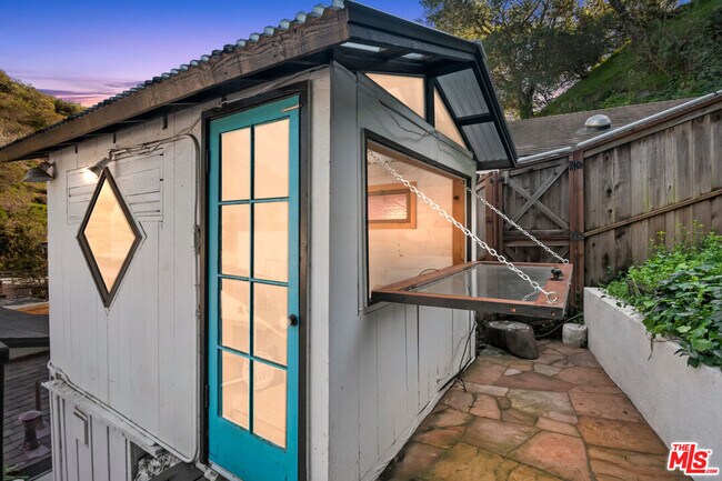 Building Photo - 1653 N Beverly Glen Blvd