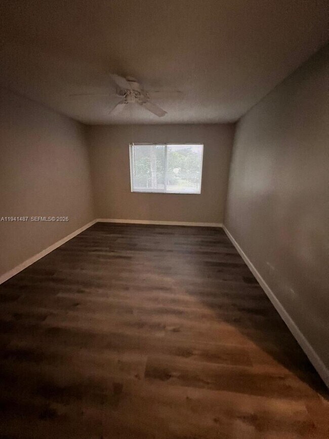 Building Photo - 403 Gardens Dr