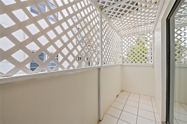 Building Photo - 7915 Harding Ave