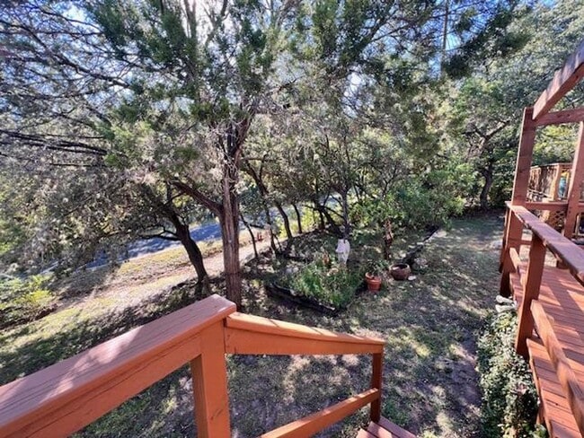 Building Photo - Northwest Condo / 2 bedrooms / 2 car garage / Backs beautiful Greenbelt