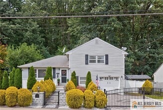Building Photo - 47 Leonardine Ave