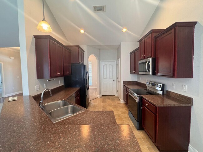 Building Photo - 744 Lime Ln