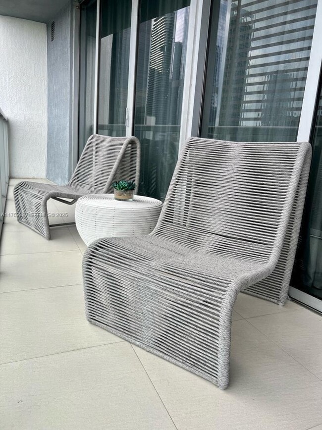 Building Photo - 495 Brickell Ave