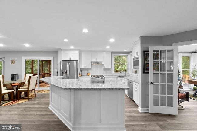 Building Photo - 6874 Caravan Ct