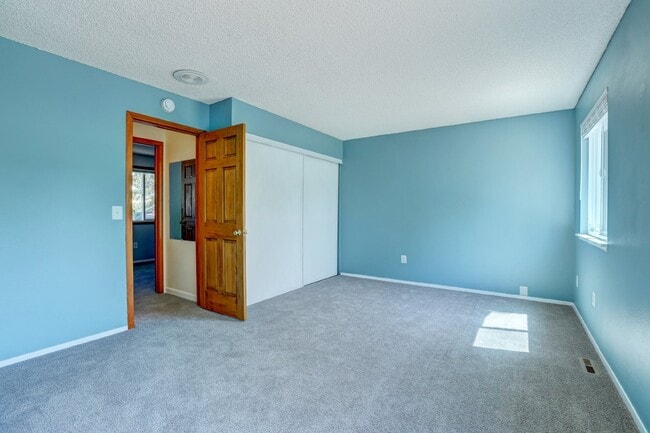 Building Photo - $3,200.00 - 3 Bedrooms, 2 Bathrooms, Singl...
