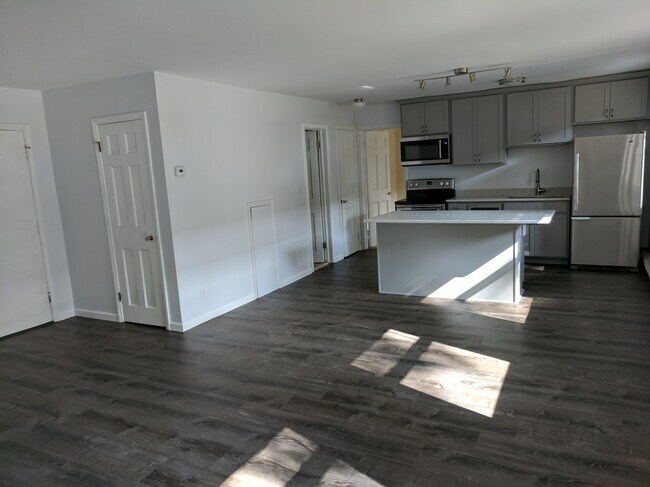 Building Photo - 13813 Cedar Rd