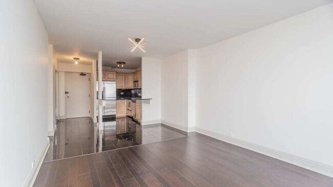 Building Photo - 5415 N Sheridan Rd