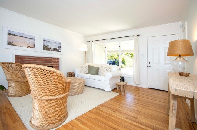Building Photo - Perfect Family Home in Flats of Kentfield ...
