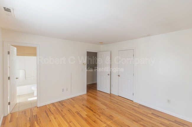 Building Photo - 10 Winthrop Dr