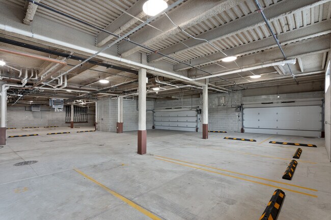 Building Photo - 2505 W Farragut Ave