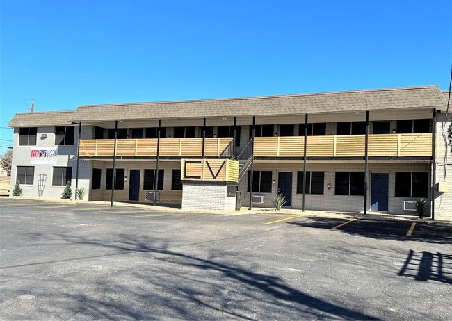 Primary Photo - Concho Vista Apartments