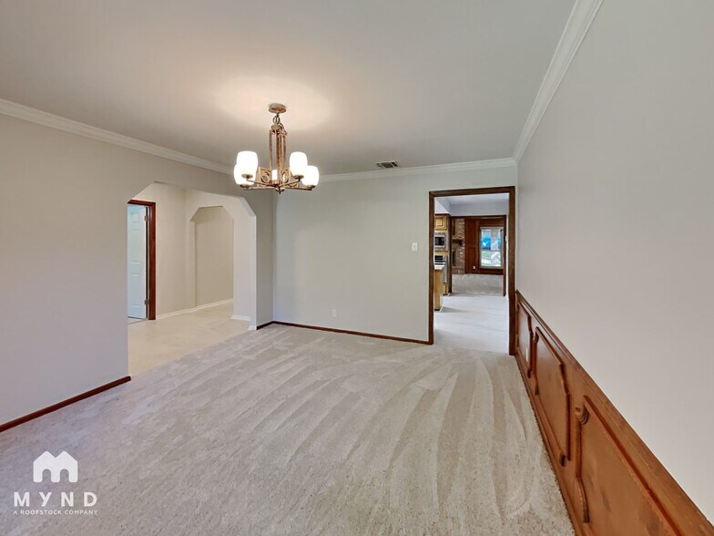 Building Photo - 15710 Fern Ridge St