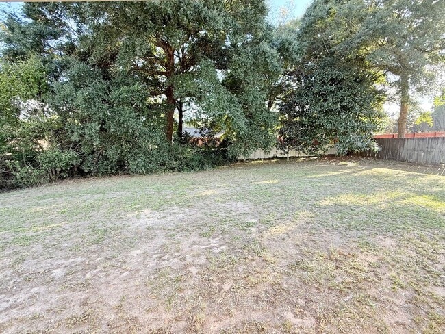 Building Photo - Charming 3 Bed/2 Bath Near NAS Whiting Field