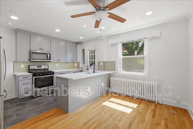 Building Photo - 2230 Observatory Pl NW