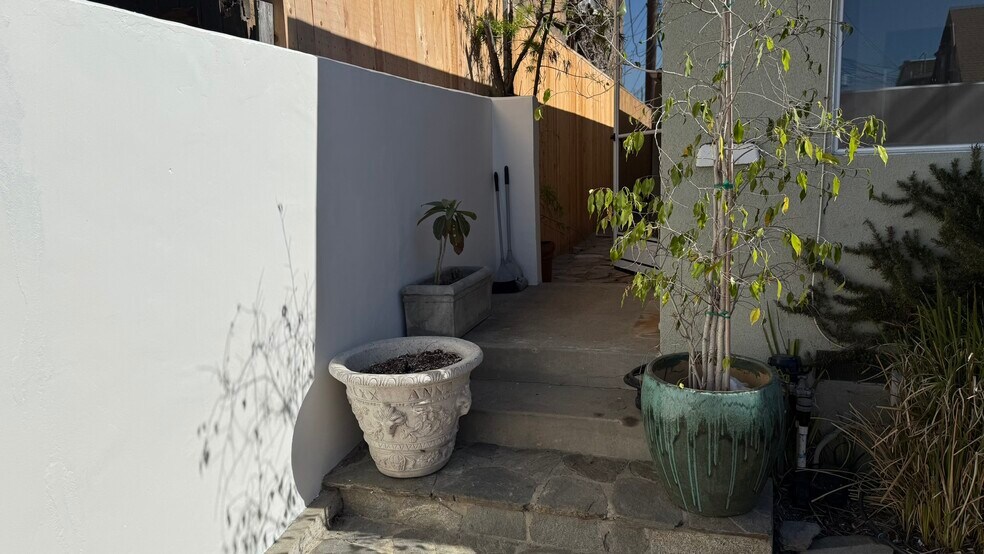 Back Porch - 710 Pacific Avenue